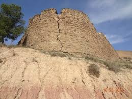 Alerta per una gran esquerda a la muralla del Turó de Gardeny